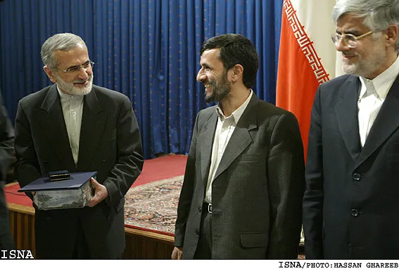 عکس: تقدیر احمدی نژاد از وزرای خاتمی!