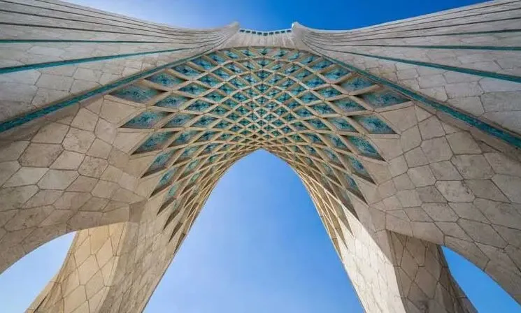 برج آزادی با نام خرم‌آباد نورپردازی می‌شود