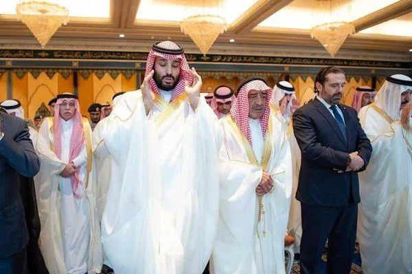 حریری نماز عید را در کنار شاه سعودی اقامه کرد +عکس