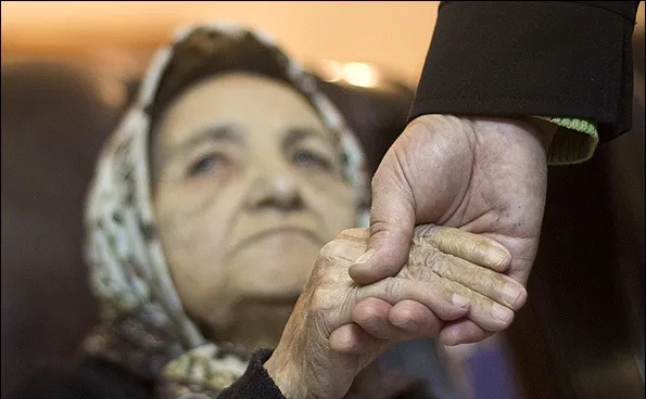 با حقوقی که می‌گیرم پذیرایی از نوه‌هایم مشکل است