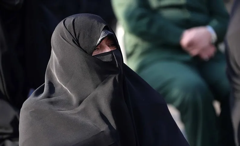 همسر شهید فخری زاده در مراسم تشییع +عکس