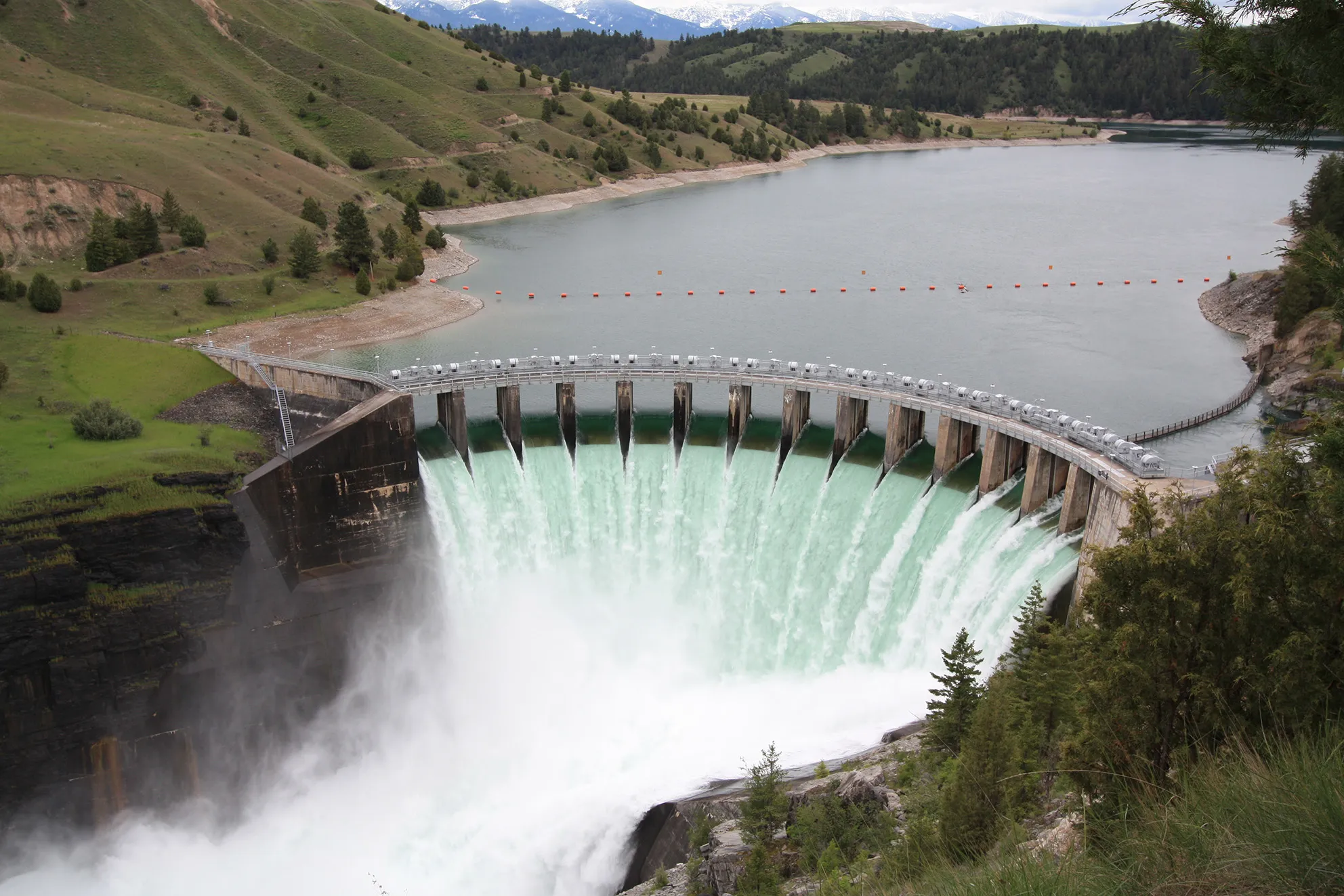 Iranian Gov't Wants Diminished Role in Water, Power Projects