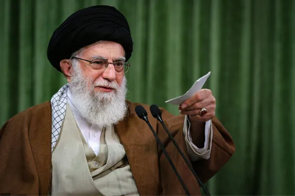 رهبر معظم انقلاب: دنیا در آستانه یک تحول است؛ ضعیف‌شدن قدرت‌های استکباری و برآمدن قدرت‌های جدید منطقه‌ای خطوط اصلی این تحول است