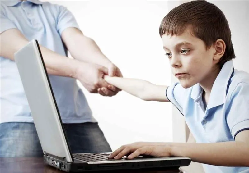 غرق شدن کودکان لا به لای لایک های مجازی