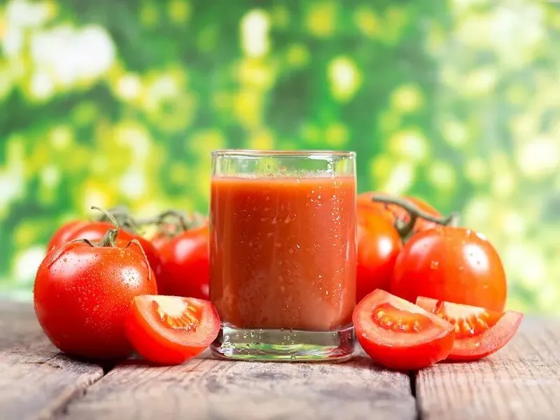 خواص فوق‌العاده آب گوجه‌فرنگی برای زیبایی
