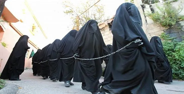 تصاویر جنجالی از فروش زنان در بازار برده فروش ها توسط داعش! + فیلم