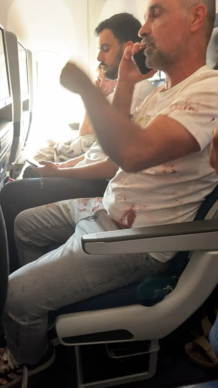 اولین تصویر منتشر شده از داخل هواپیمای فلای دبی+ عکس اولین تصویر منتشر شده از داخل هواپیمای فلای دبی+ عکس
