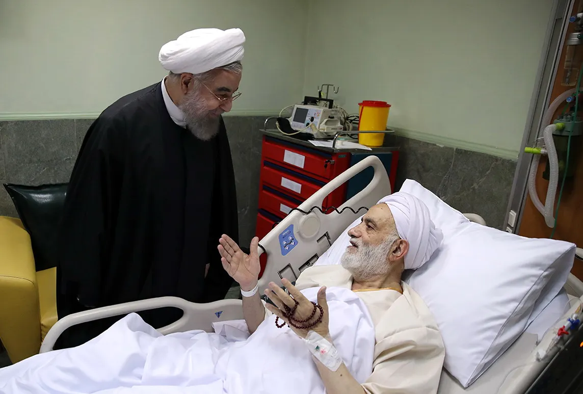 عیادت رییس جمهوری از حجت الاسلام قرائتی +عکس
