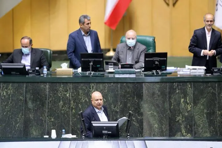 ۲۰۰ همت کسری را از فقر کم کنیم یا اشتغال؟ / مجلس محترم؛ بودجه از آسمان نمی بارد!