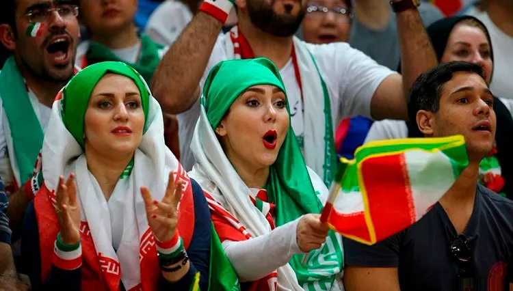 روایتی از حضور زنان در استادیوم 100هزارنفری آزادی