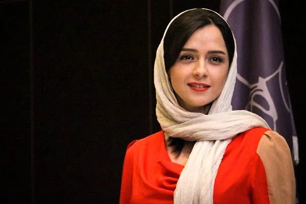 پیام ترانه علیدوستی با چشمانی اشک بار