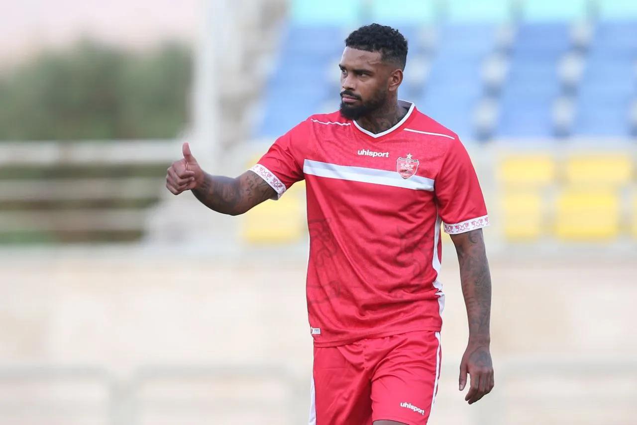 گل اول پرسپولیس به هوادار توسط لوکادیا + فیلم