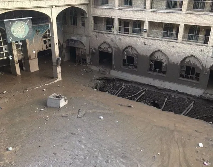 لحظات هولناک ورود سیل به امامزاده داود در پی بارندگی های شب گذشته + فیلم