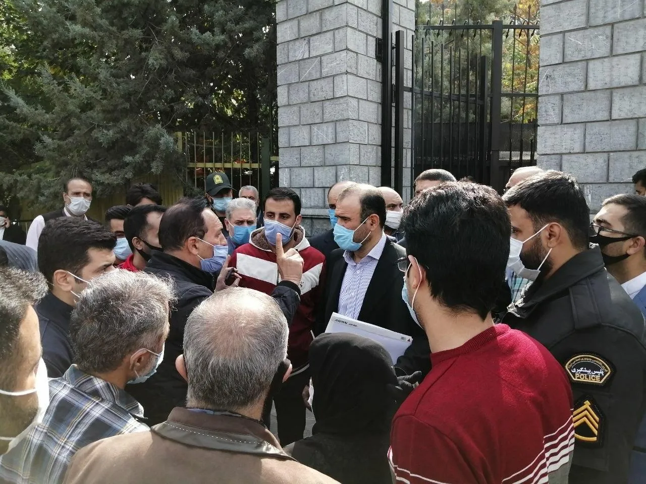 تجمع مال‌باختگان بورسی +حضور قالیباف