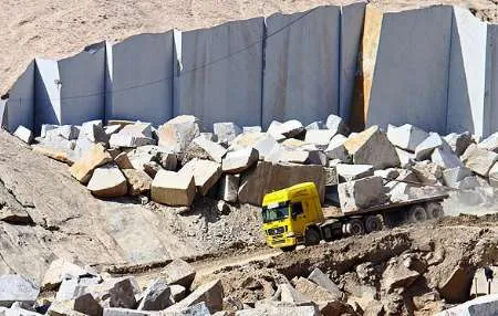 رییس انجمن سنگ ایران: تصمیم های نادرست دولت گذشته صنعت سنگ را تخریب کرد