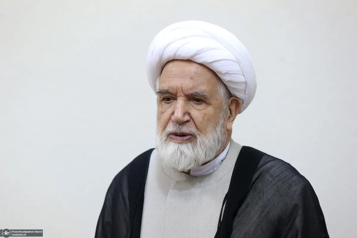 دیدار جمعی از فعالان سیاسی با مهدی کروبی/ اتفاق عجیبی که در انتخابات سال ۱۳۸۴ افتاد