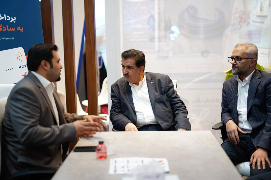 بازدید مدیرعامل بانک رفاه کارگران از نمایشگاه الکامپ؛ تأکید بر توسعه بانکداری دیجیتال و حمایت همه‌جانبه از زیست‌بوم فناوری و نوآوری کشور