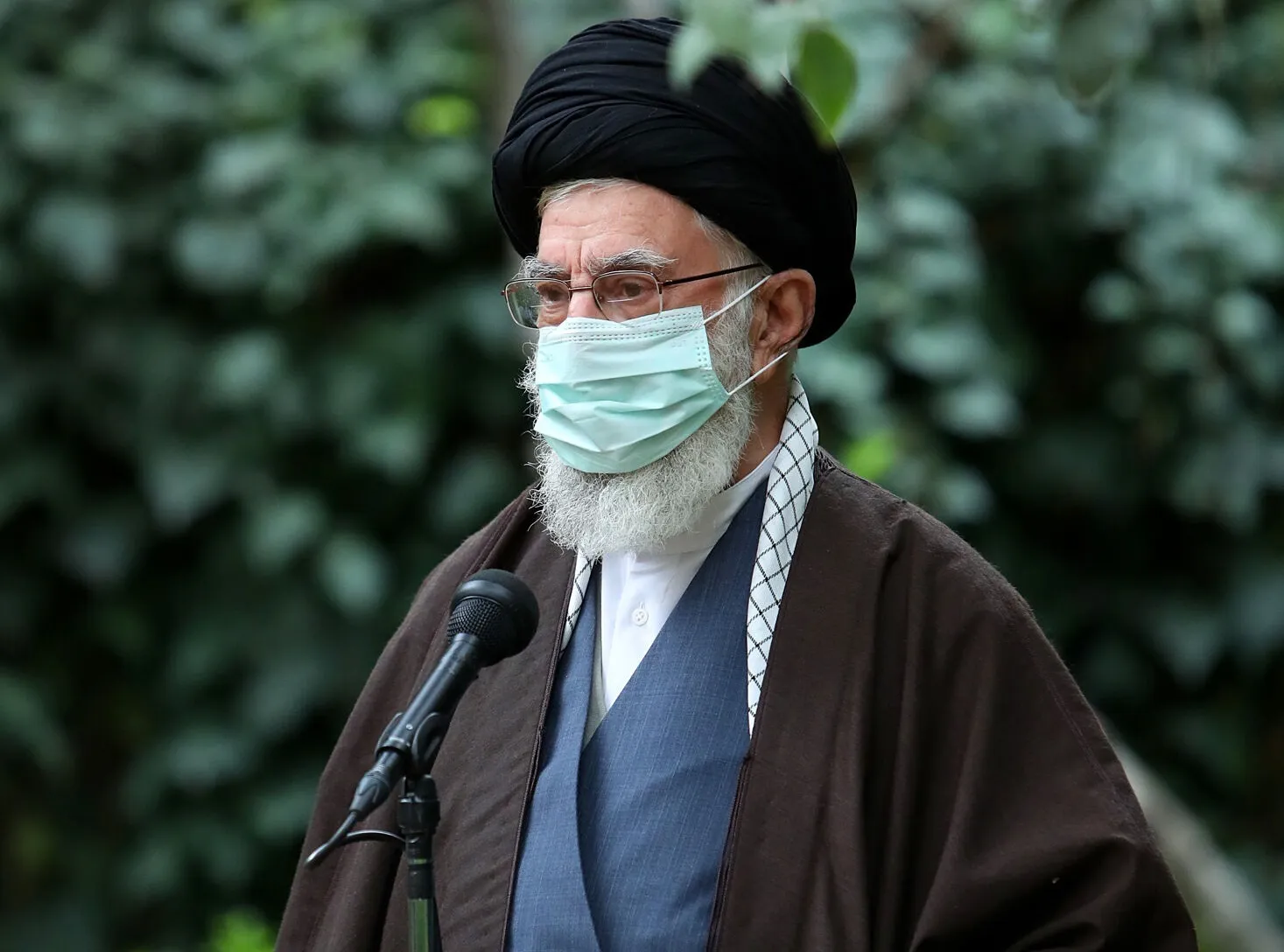 پوستری که سایت رهبر انقلاب به مناسبت آغاز سال۱۴۰۰ منتشر کرد