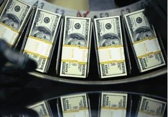 تلاش بانک‌مرکزی برای کنترل ارز جواب نداد