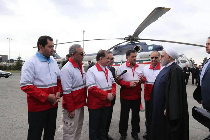 بازدید رئیس جمهور از روند امدادرسانی به مسافران +عکس