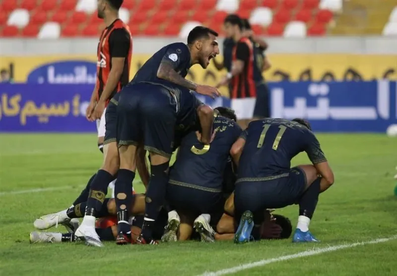 صدرنشینی گل‌گهر با پیروزی در مشهد