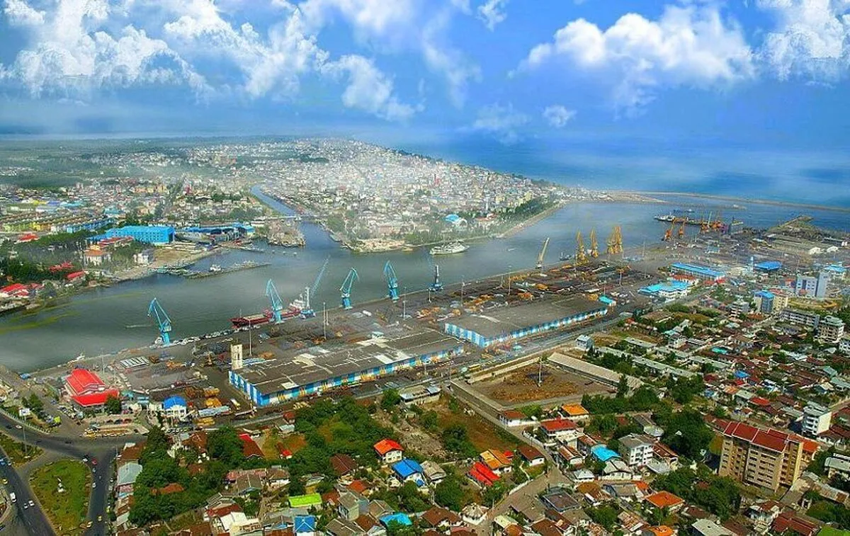جزئیات عجیب از انتشار بوی نامطبوع در بندر انزلی+ عکس
