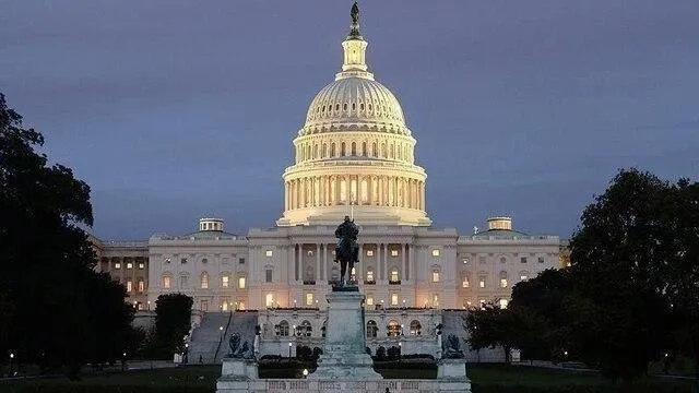 تلاش کنگره آمریکا برای محدود کردن اختیارات جنگی ترامپ