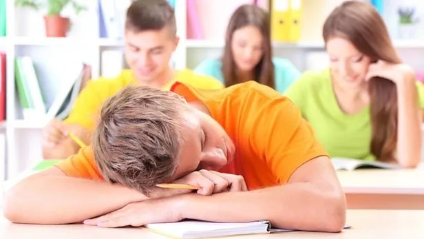 رابطه ساعت کلاس صبح با عملکرد دانش‌آموزان