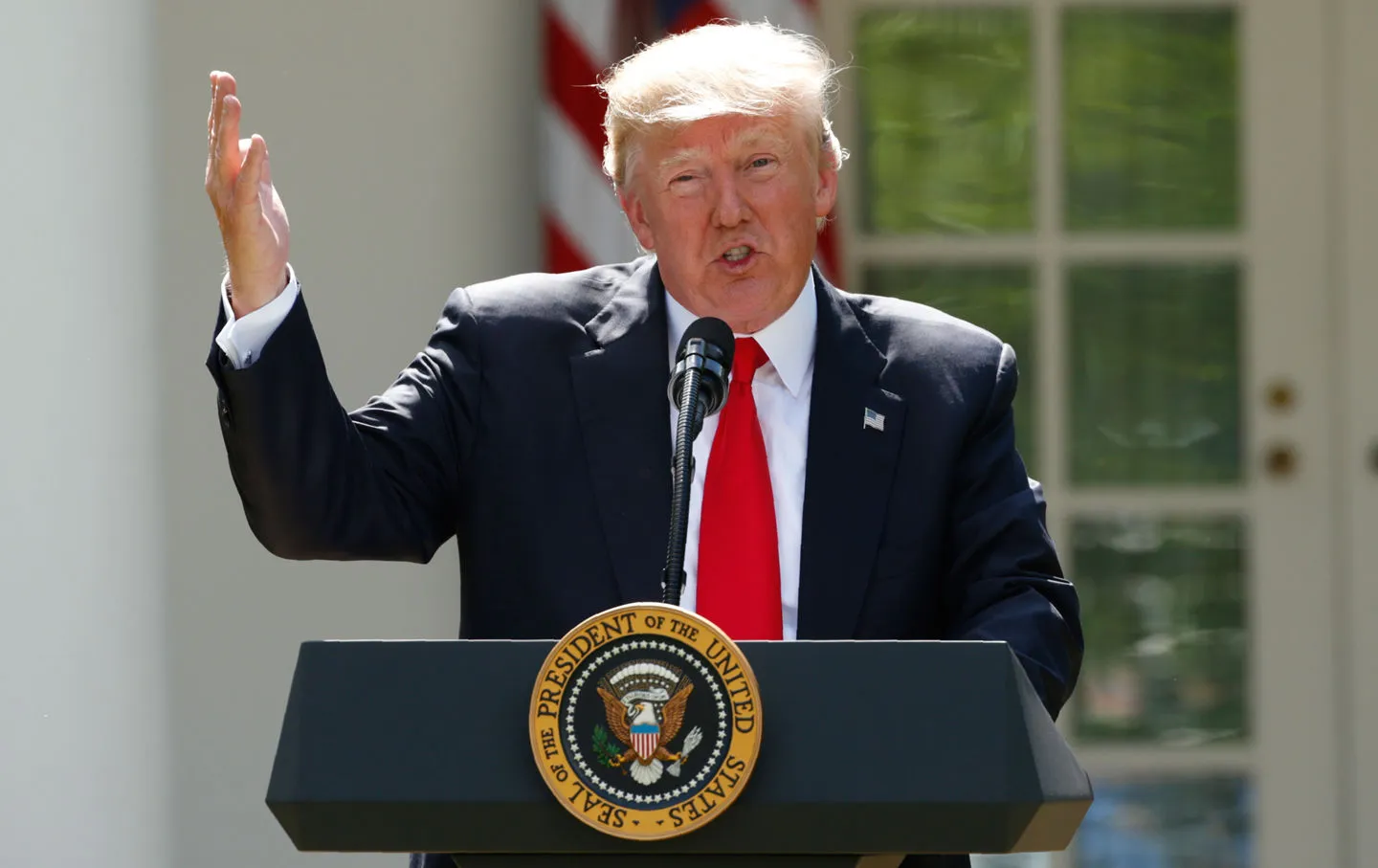 Trump Notifies UN of Paris Exit While Keeping Option to Return