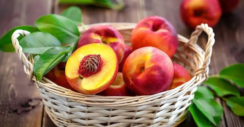 چینی ها به این دلایل هلو زیاد می خورند
