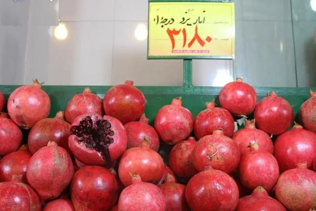 قیمت میوه در آستانه بلند ترین شب سال