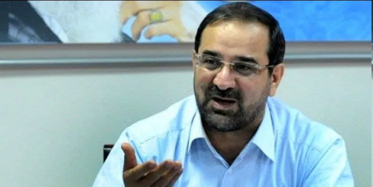 یک احمدی نژادی کنار رفت