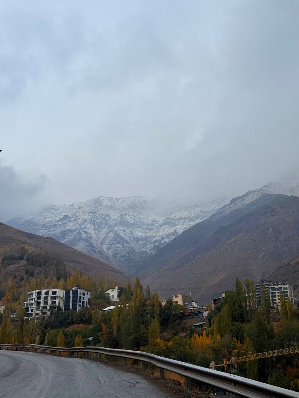 تصاویر دیدنی از بارش اولین برف پاییزی در تهران + عکس