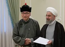 دیدار با روحانی با لباس مغولی +عکس