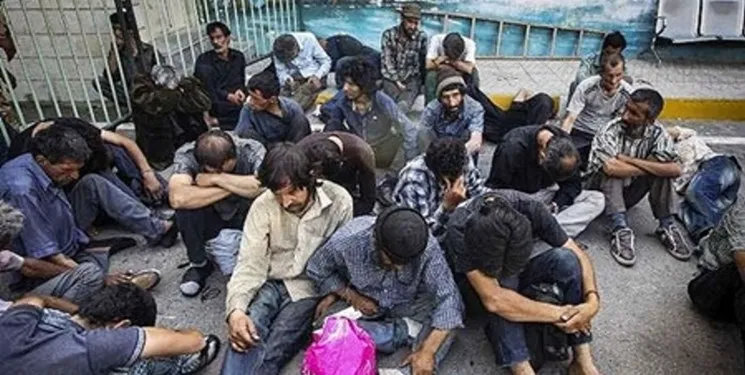 معتادان در خانه نمی‌مانند