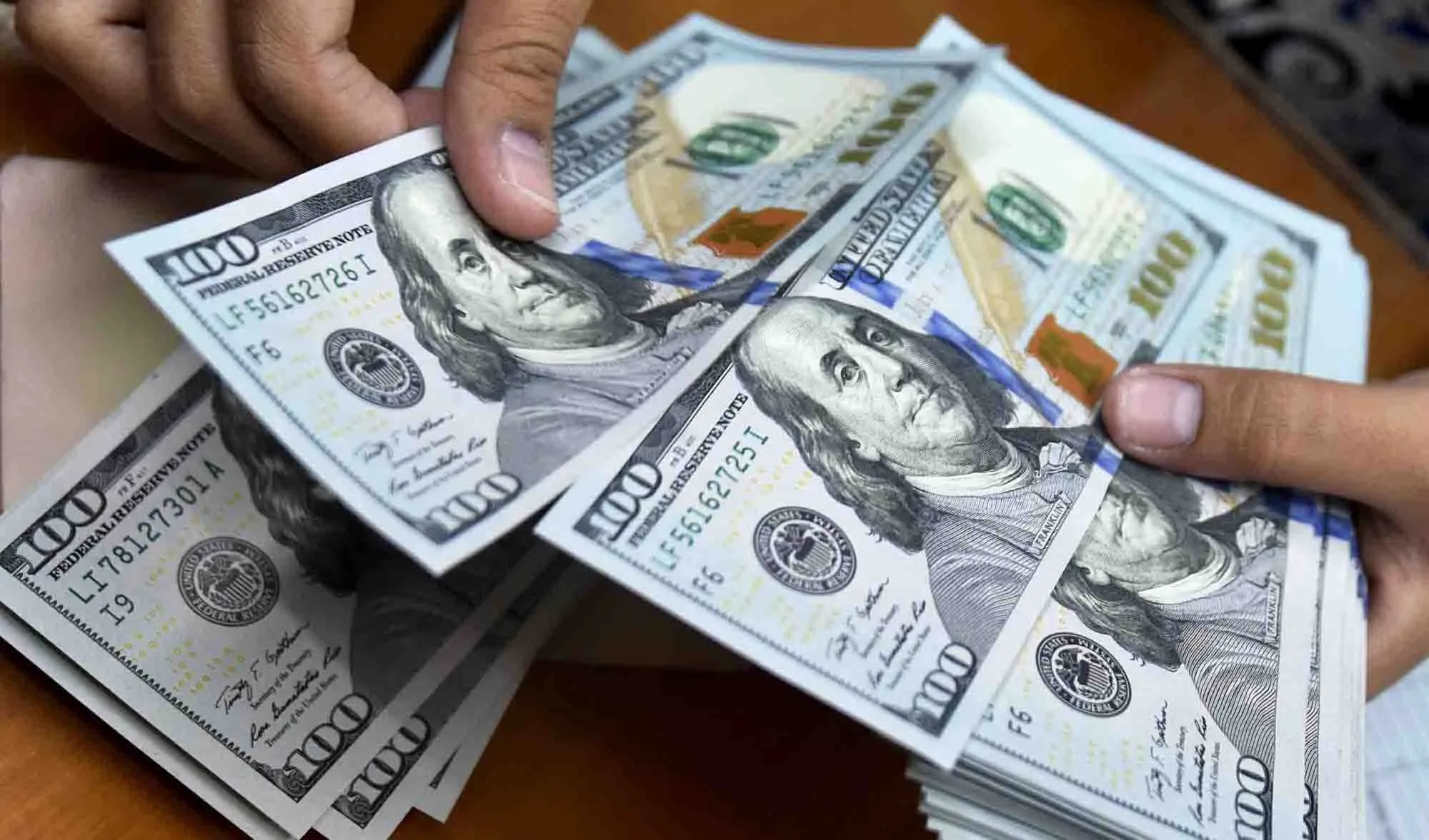 قیمت دلار در صرافی ها افزایش یافت