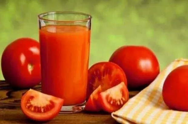 چهار خاصیت شگفت‌انگیز آب گوجه فرنگی