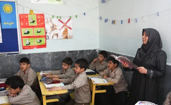 زندگی دشوار معلمان حق التدریس با حقوق ناچیز