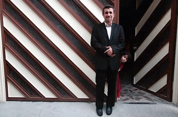 استقبال گرم اهالی نارمک از احمدی‌نژاد