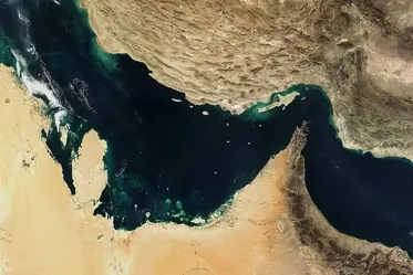 Pakistani sources: Third Qatari LNG vessel berths in Karachi after passing through Strait of Hormuz