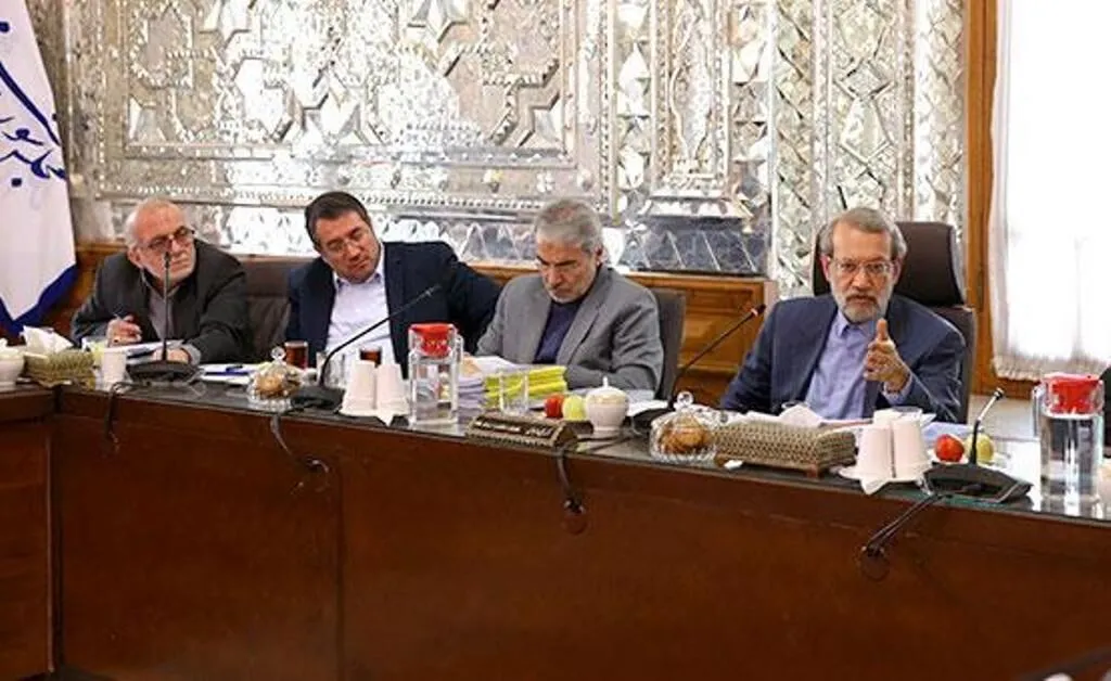 بانک مرکزی از اهرم مالیات برای بازگشت ارز صادراتی استفاده کند