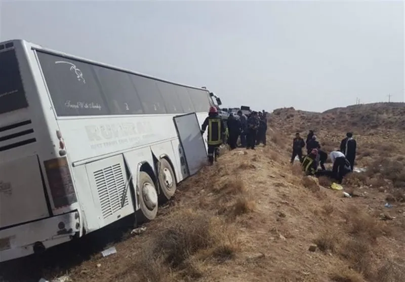 واژگونی اتوبوس مسافربری در مسیر تهران