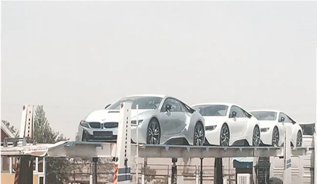محموله لوکس و میلیاردی BMW I8 در راه تهران +عکس