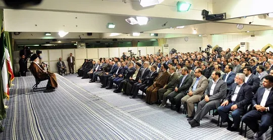 هشدار رهبر معظم انقلاب نسبت به تغییر باورهای مردم