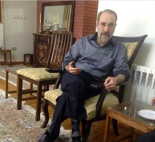 میزبانی نوروزی خاتمی با لباس شخصی