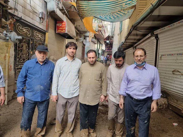 نماینده مجلس با کت و شلوار میلیونی در گل! + عکس