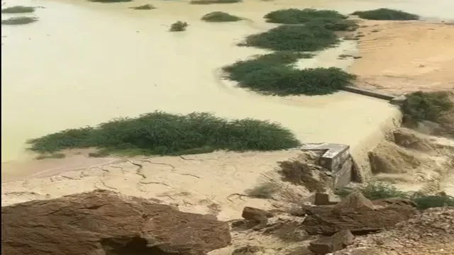 شکسته شدن سد خاکی در  یزد + فیلم
