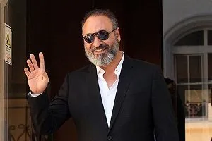 بوسه دو طرفه روی صورت حمید فرخ‌نژاد +عکس