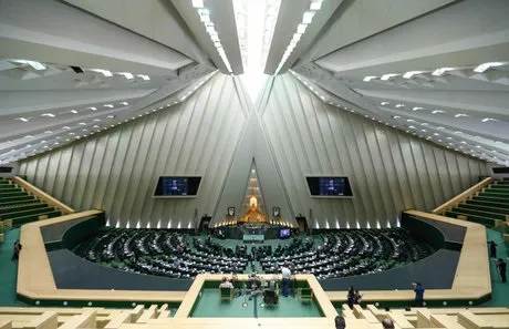 موافقت مجلس با یک فوریت طرح حقوق و دستمزد مدیران و مقامات کشوری