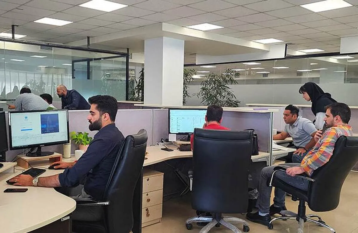 جاب ویژن: کاهش چشمگیر فرصت‌های شغلی و افزایش کمتر از تورم حقوق در تابستان ۱۴۰۳